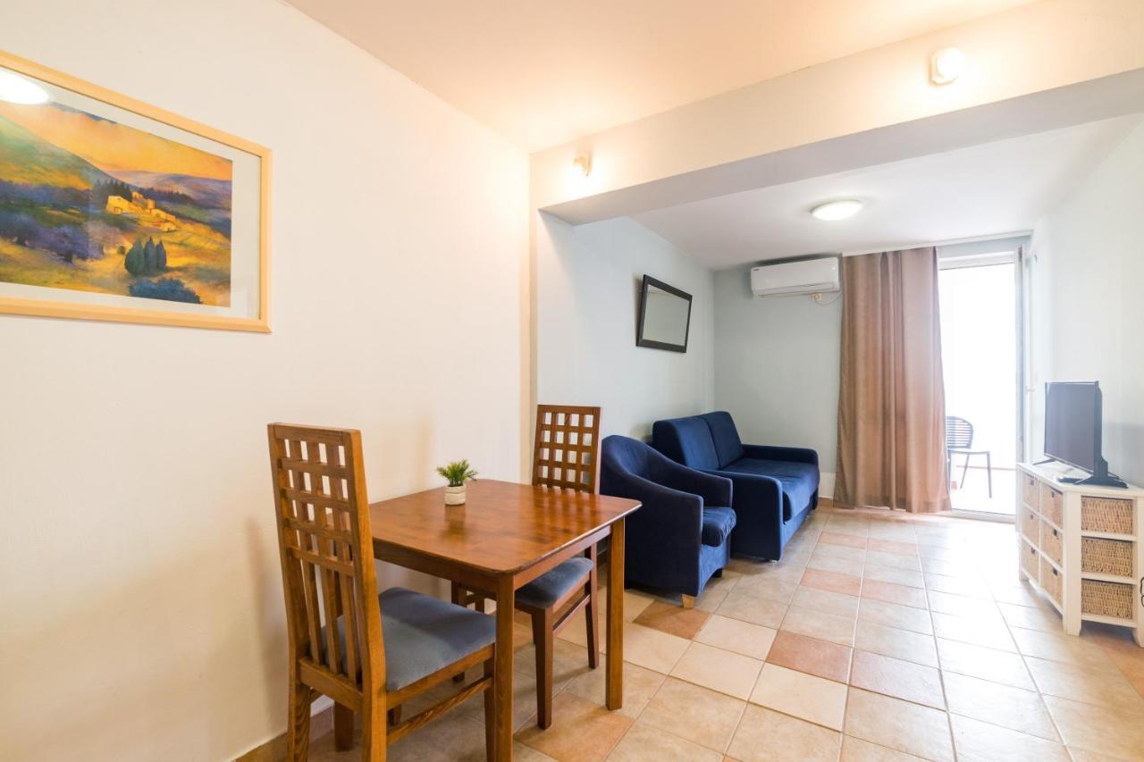 Hotel Rooms Roccia 노비그래드달마샤 외부 사진