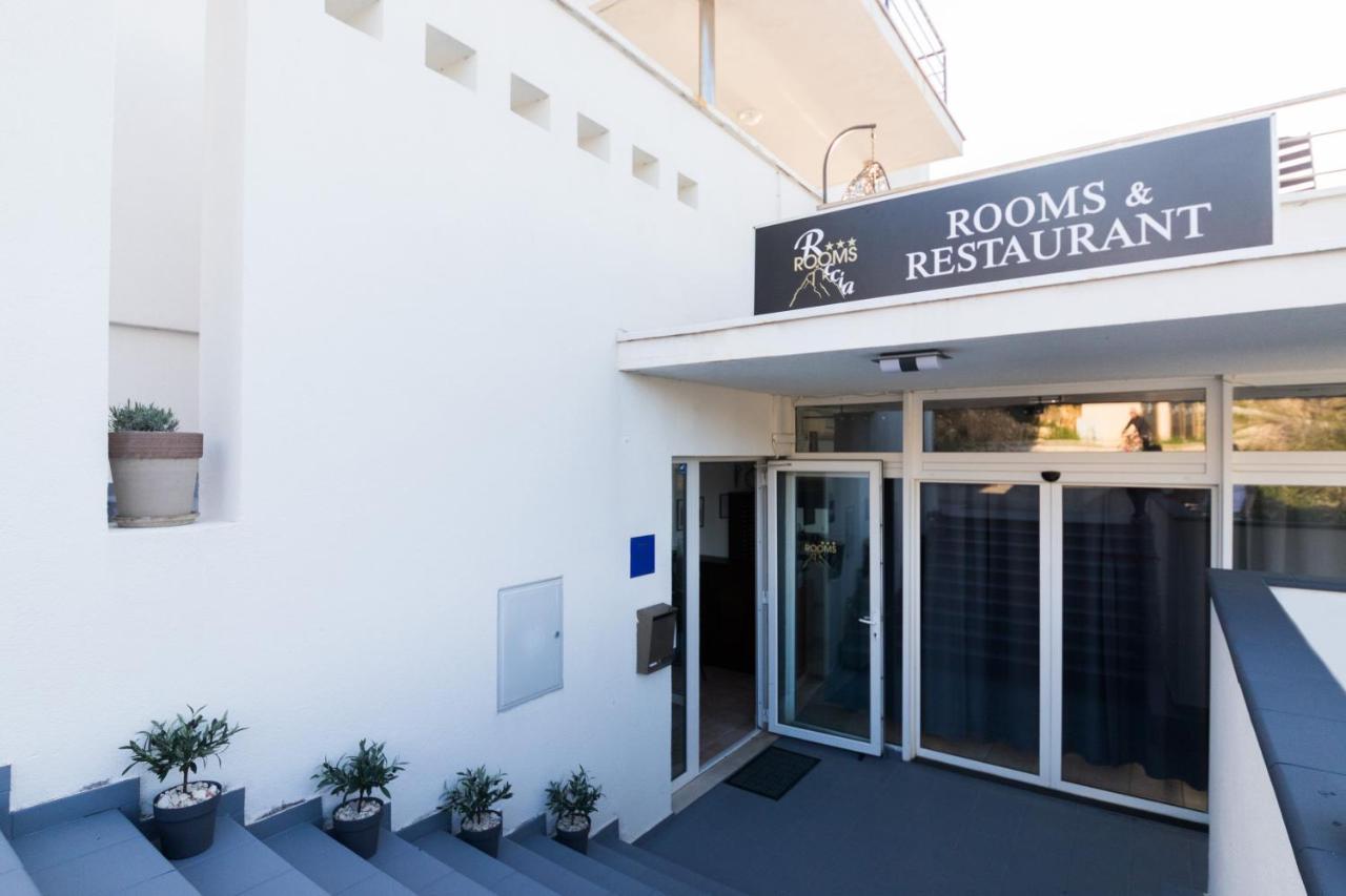 Hotel Rooms Roccia 노비그래드달마샤 외부 사진